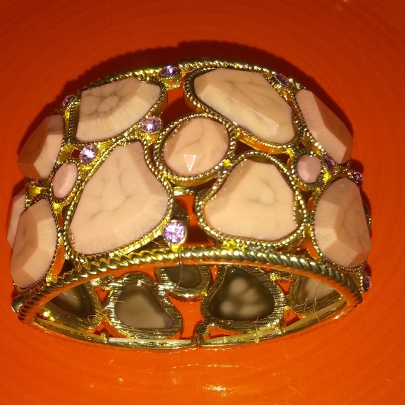 Sold Salmon toned stretch bracelet - Picture 2 of 3